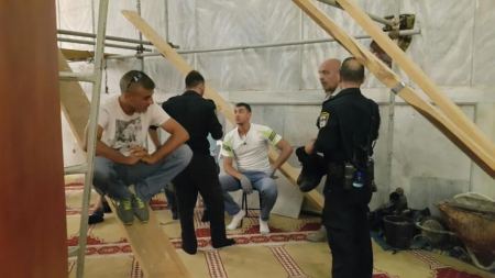 اعتقال 6 موظفين بالأوقاف من داخل الأقصى